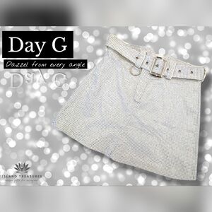 New Day G Rhinestone Skirt Size Medium White With Silver Buckle O-Ring Accent